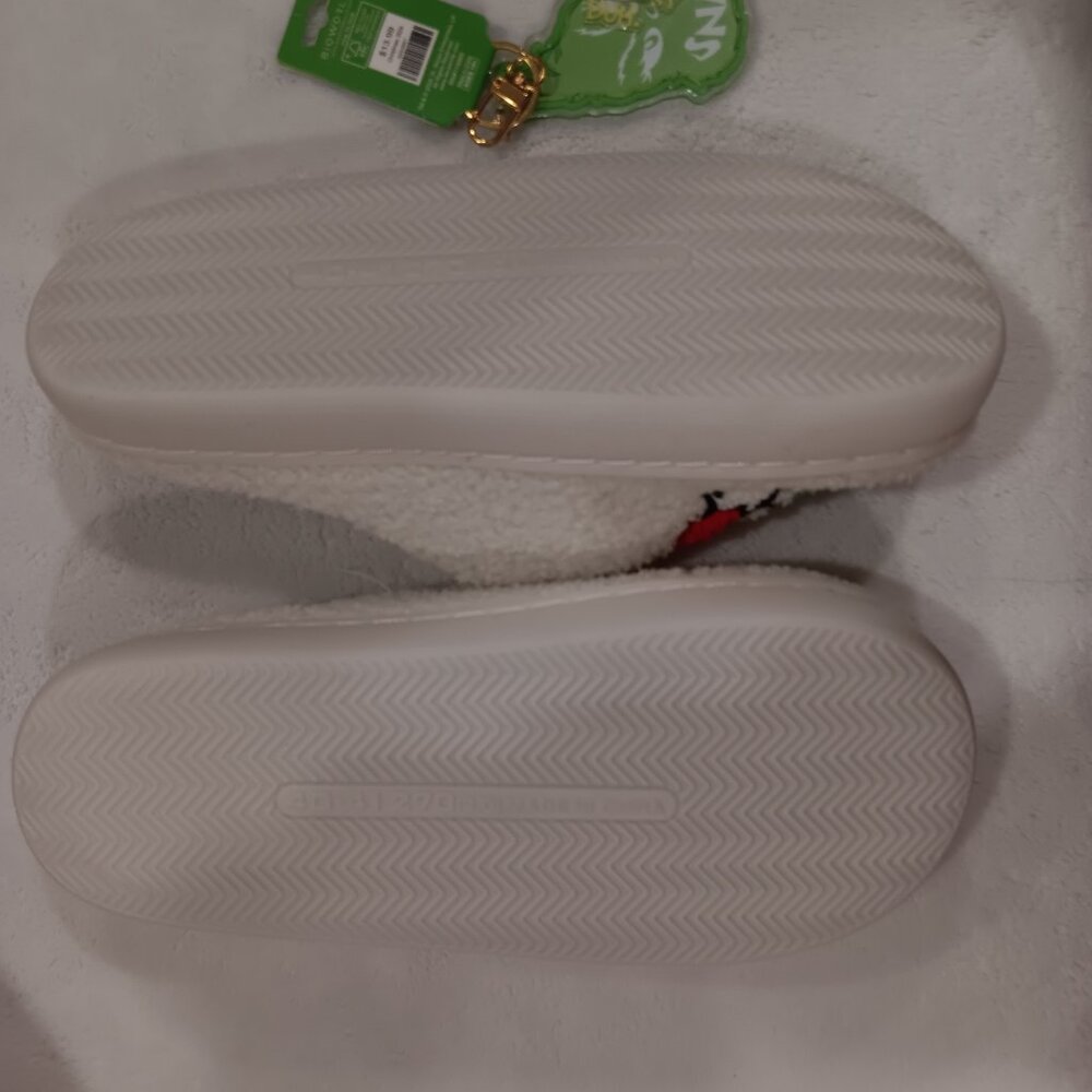 Dr. Seuss The Grinch Christmas slippers with Keychain brand new size 7 womans - Picture 2 of 4